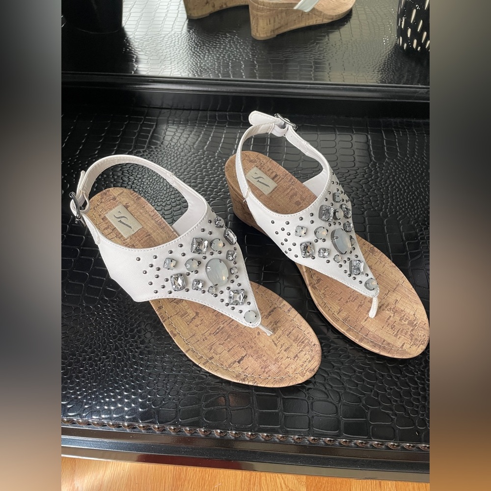 Simply Vera White Beaded Wedge Sandals